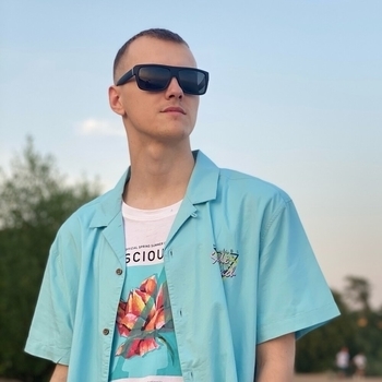Под луной