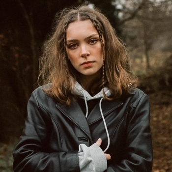 Holly Humberstone - Too Cute To Be Lonely