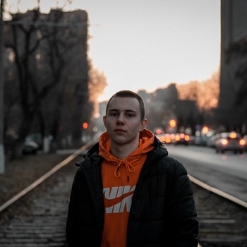 Таяли